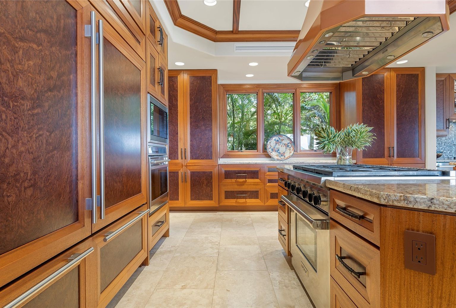 Mele Komo Beachfront Estate · photo 6