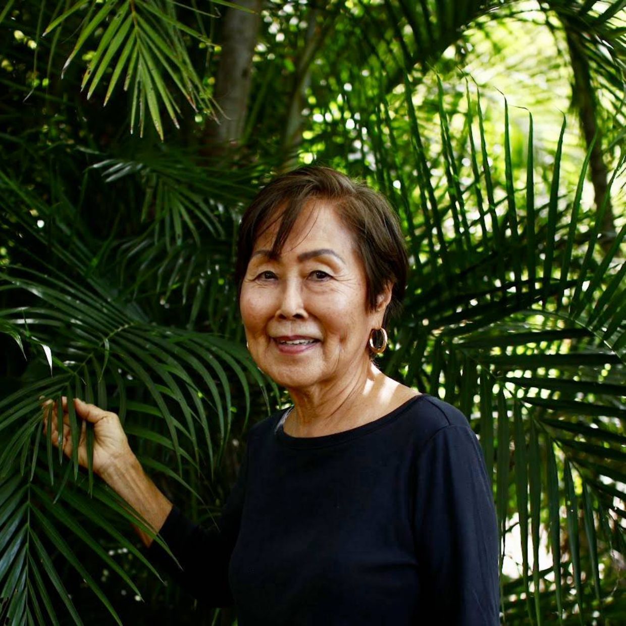 Abbie Ichino (R)